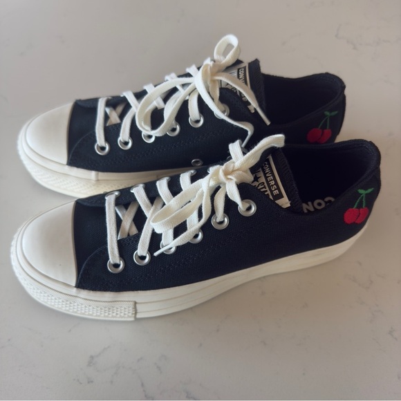 Converse Chuck Taylor All Star Lift Platform Sneakers black cherry New Size: 7M - Picture 3 of 6